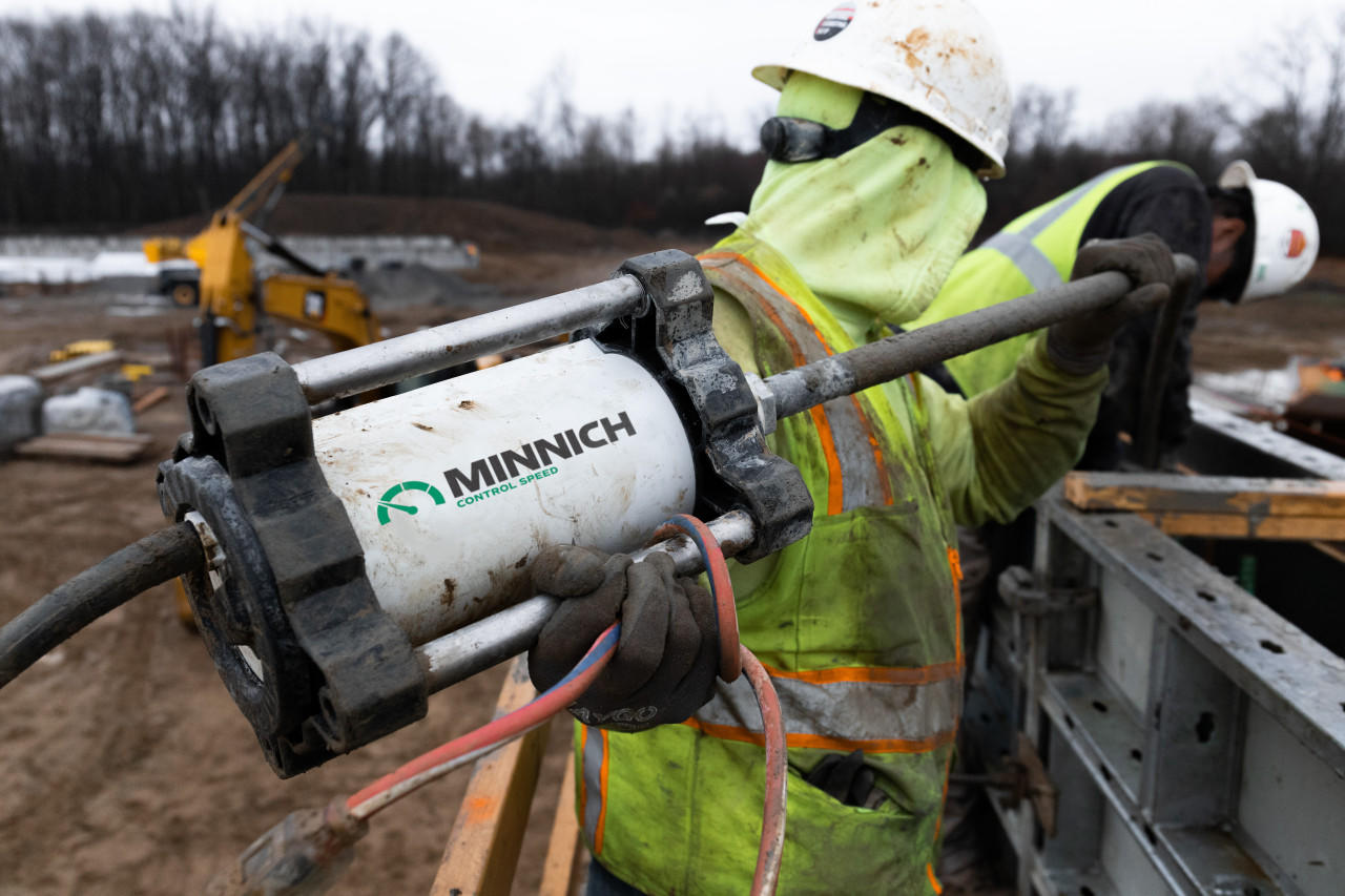 Minnich Hand Held Concrete Vibrator - Rental 