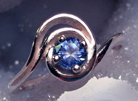 Montana sapphire 4mm swirl ring