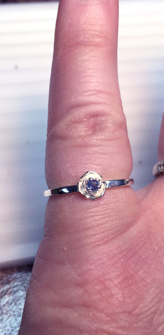 Montana sapphire rose ring 2mm on the finger. Montana sapphire rose ring 2mm on the finger.