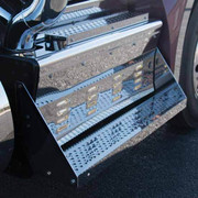 T880 YEAR 2015 LOWER STEP FOR 41.25IN DPF BOX COVER