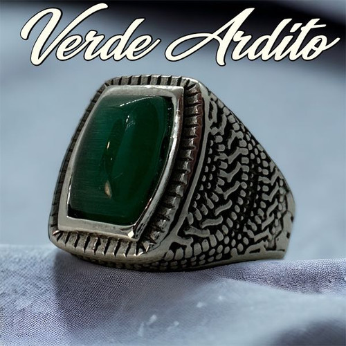 Verde Ardito Green Stone Ring with an oval piece of vetro