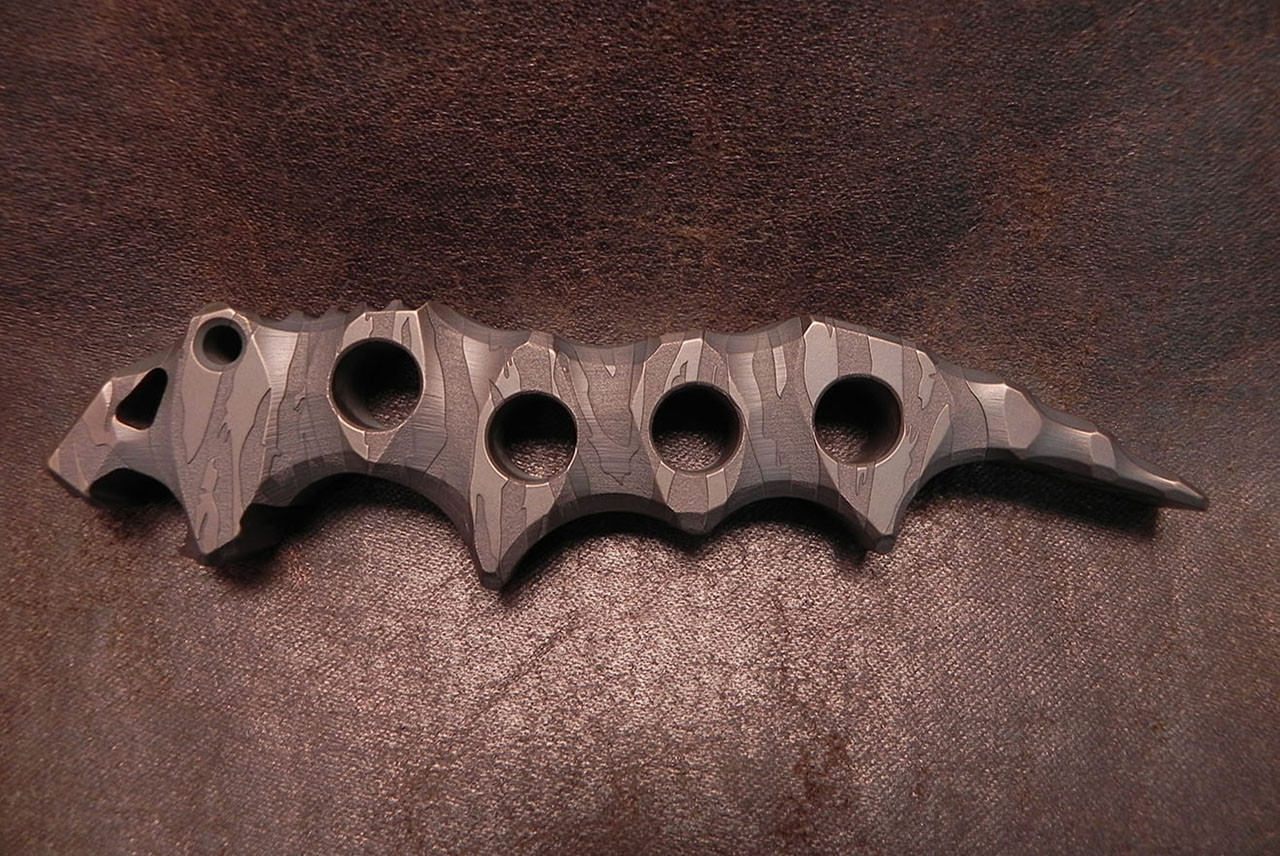 Raidops Giant Tiger USA / EU Titanium Self Defense Tool Dark Brown Finish