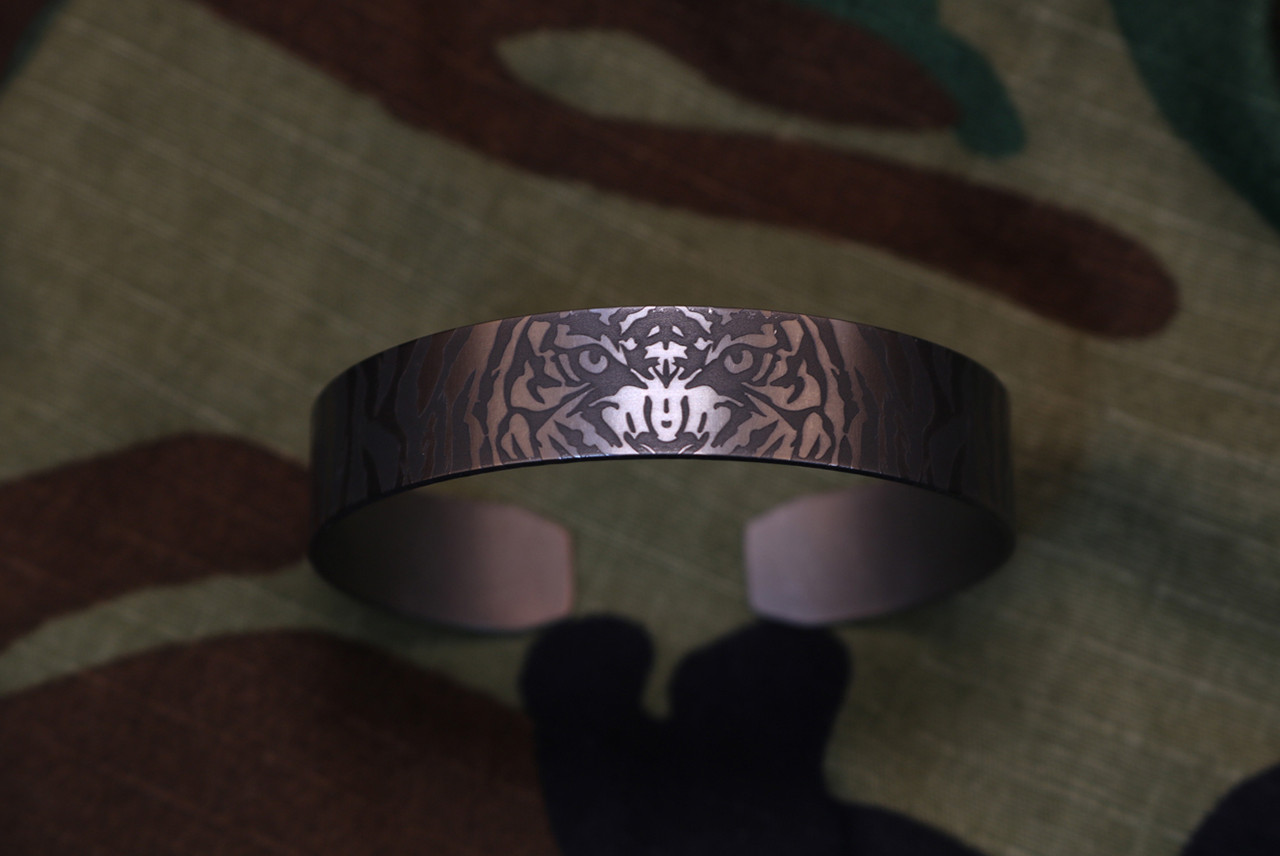Raidops Tiger Spirit EM Titanium Armband Metallic Gray Finish