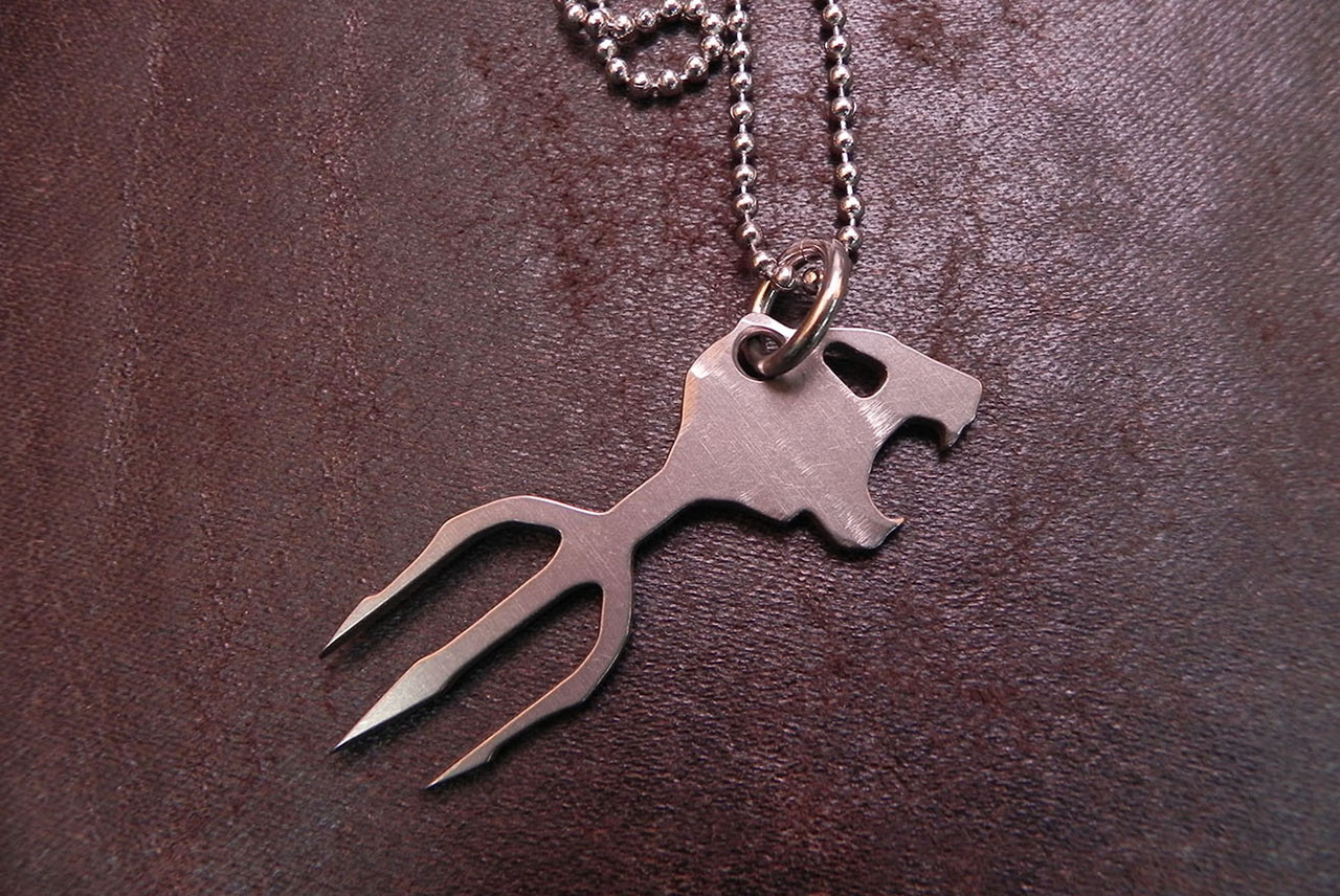 Raidops Tiger Fork Titanium Pendant Metallic Finish