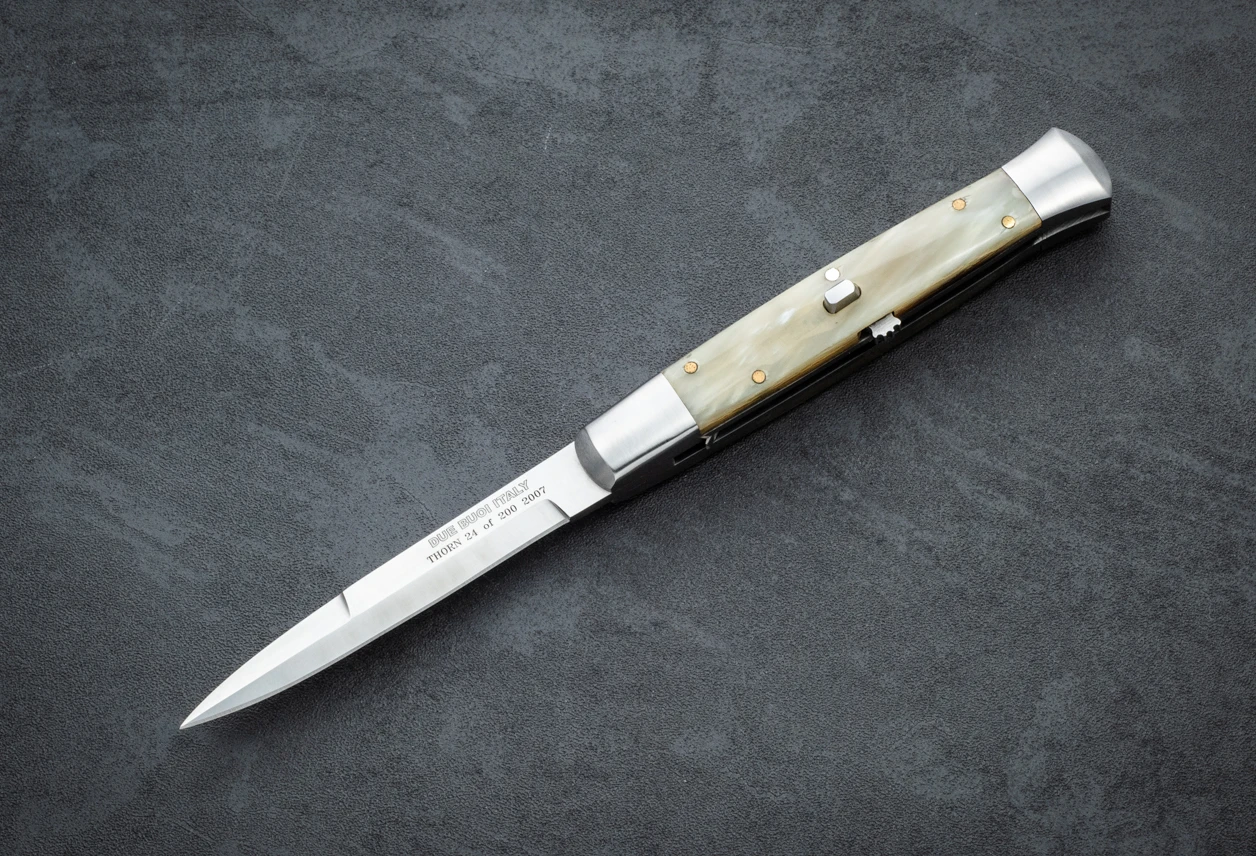 Due Buoi Italy Thorn 24 of 200 Stiletto Automatic Bayonet Knife Satin Blade w/ Honey Horn Handle