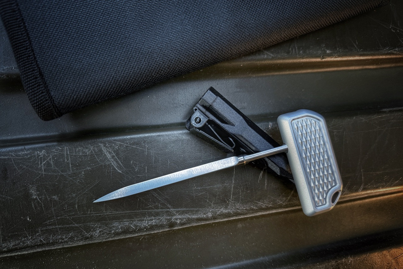 Bastinelli Creations Ventilation Rapier Spike Fixed Blade Satin Tri-Edge Triangle Blade w/ Sandblasted Aluminum and Sheath