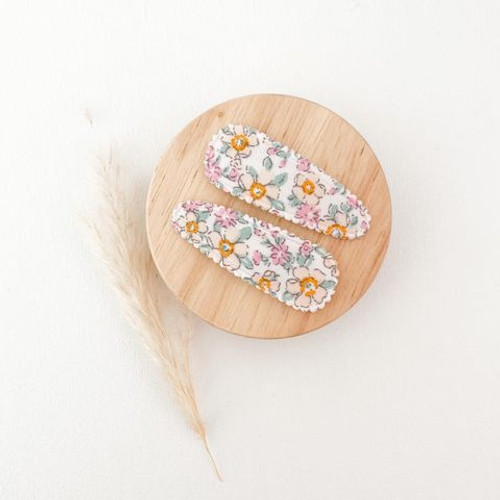he styling options are endless as out fabric snap hair clips come in a wide variety of designs, colours and patterns. From solid colours, floral prints and animal prints you can find a variety of options to suit different styles and preferences.