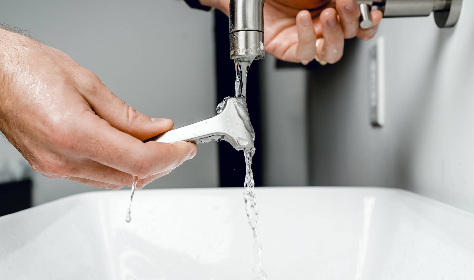 rinsing razor in sink