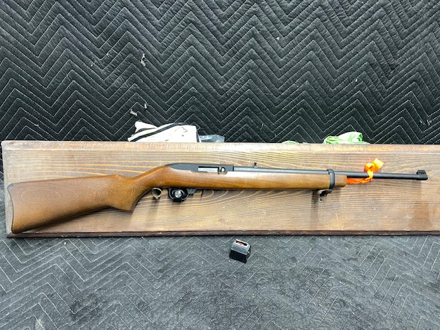 Used Ruger 10/22 22lr  18.5" w/2 Mags