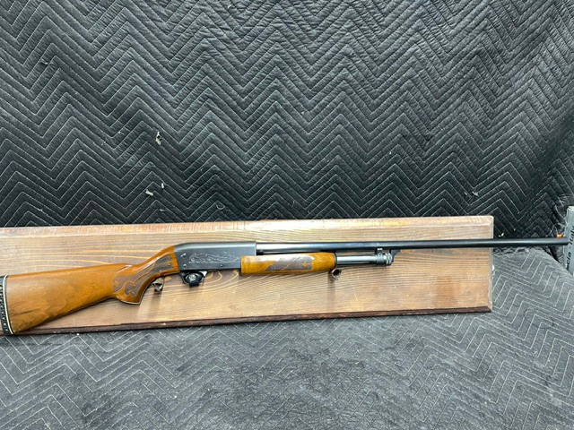 Used Ithaca 37 Featherlite 12 Gauge 2 3/4" 28" Fixed Mod *Small Cracks Behind Receiver*