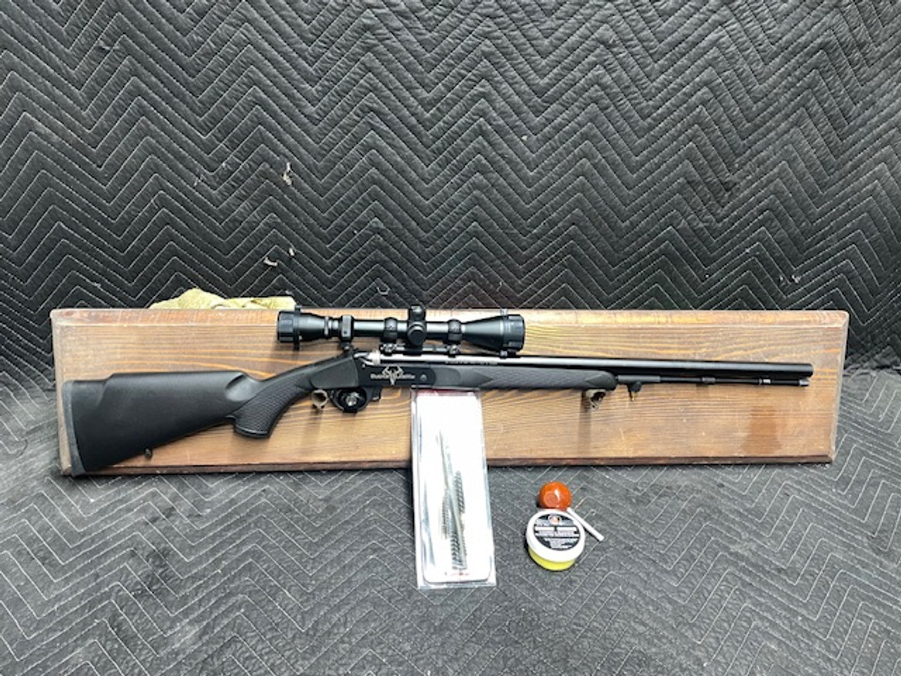 Used Traditions Buckstalker XT 50cal Black Powder Inline w/Scope & Cleaning Equip Used Traditions Buckstalker XT 50cal Black Powder Inline w/Scope & Cleaning Equip