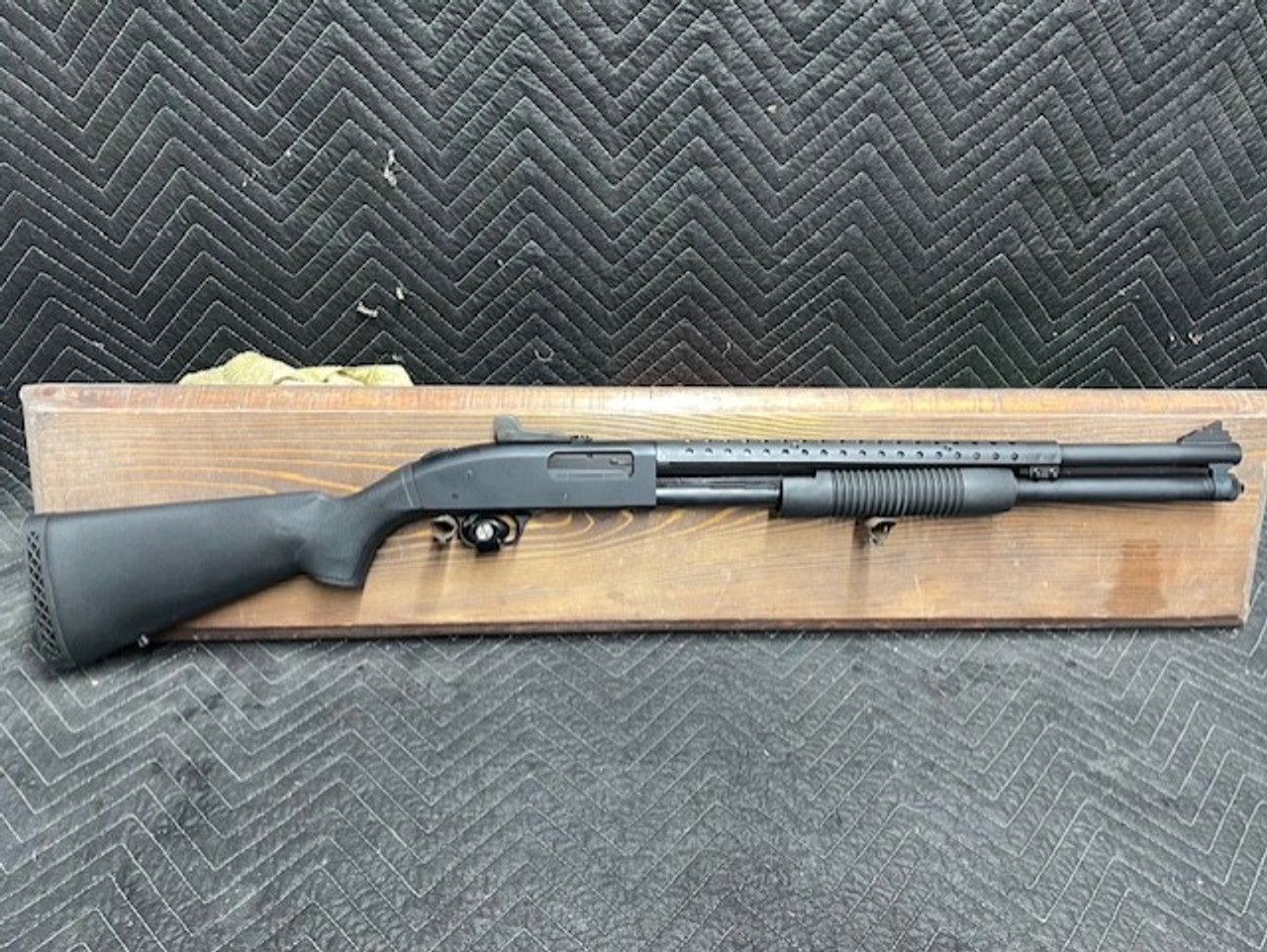 Used Mossberg 500 Tactical 12 Gauge 3" 21" w/Heatshield & Ghost Ring Sights Used Mossberg 500 Tactical 12 Gauge 3" 21" w/Heatshield & Ghost Ring Sights