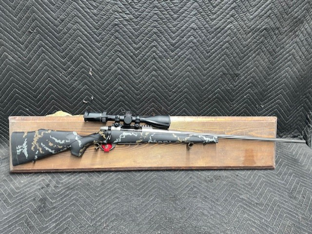 Used Weatherby Vanguard Meateater 300 win mag 26" w/Burris Fullfield E1 4.514x42 Scope