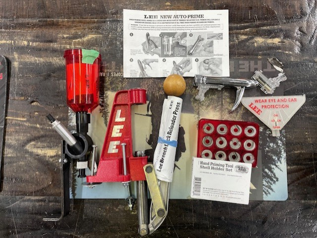 Used Lee Breech Lock Reloading Kit w/9mm & 223 Die Sets