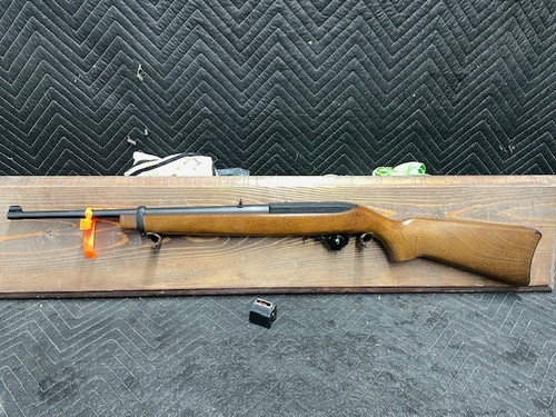 Used Ruger 10/22 22lr  18.5" w/2 Mags