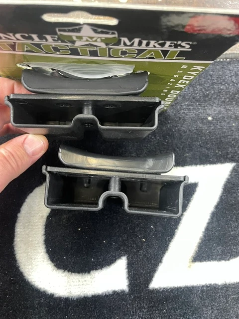 Used Uncle Mike's Double Single/Double Stack Magazine Pouches