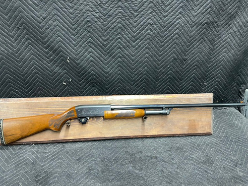 Used Ithaca 37 Featherlite 12 Gauge 2 3/4" 28" Fixed Mod *Small Cracks Behind Receiver*