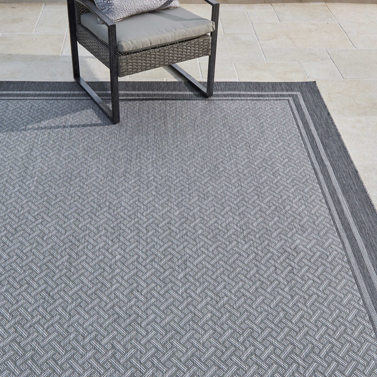 Naples Indoor/Outdoor Area Rug, Ace Border 8X10 iLIKENEW