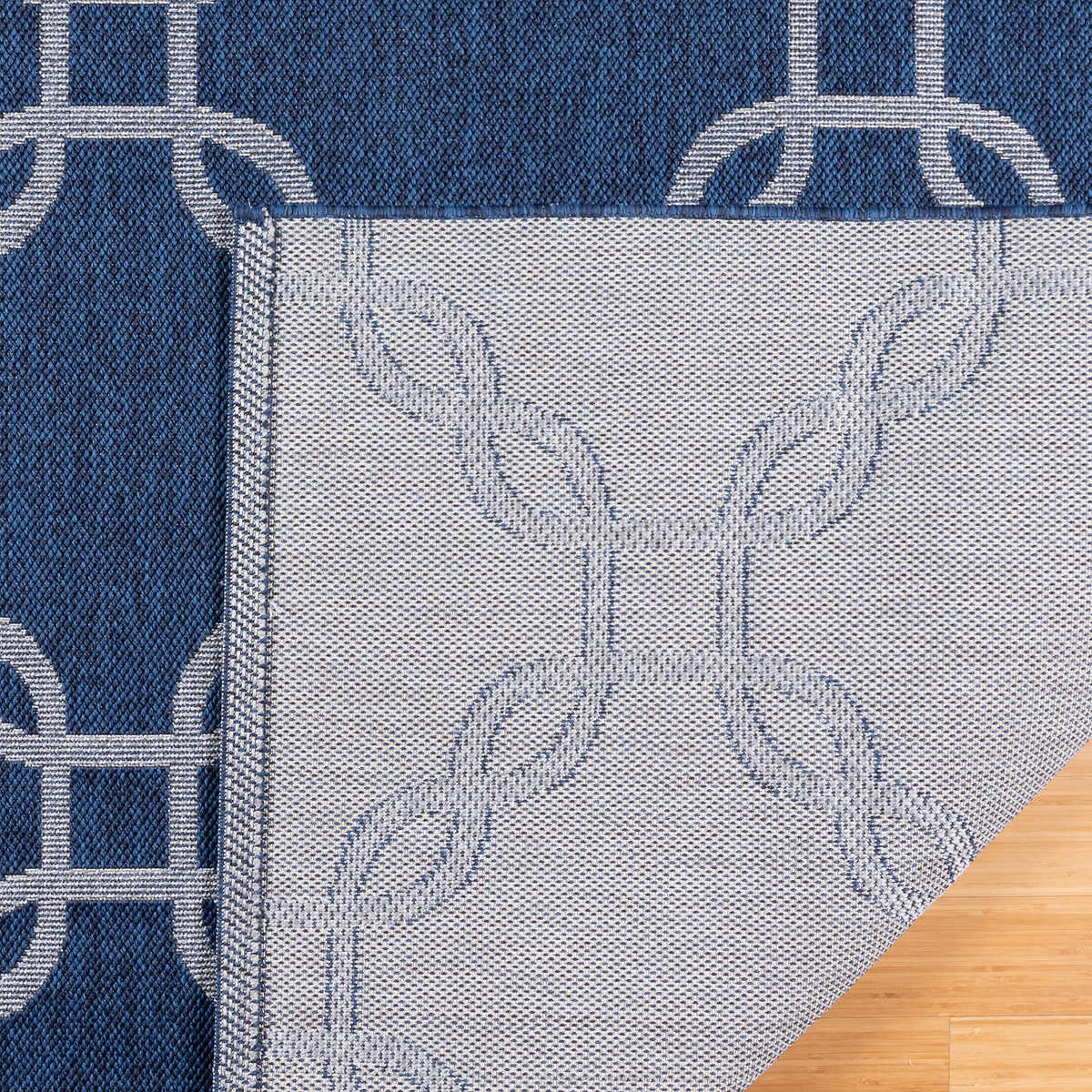 Indoor/Outdoor Rug from Studio by Brown Jordan, Links 8X10 iLIKENEW