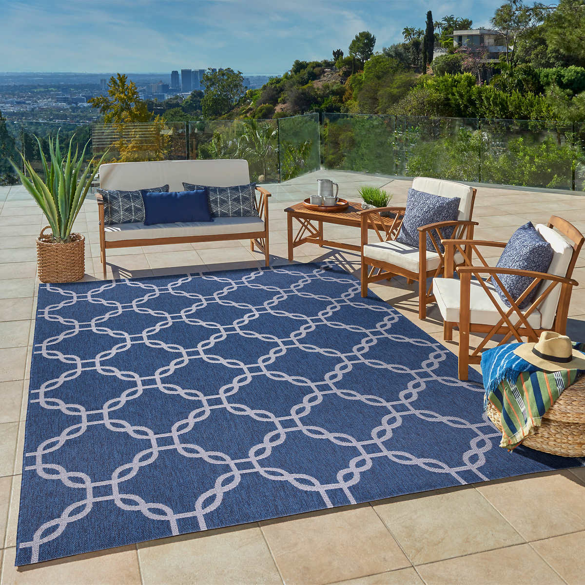 Indoor/Outdoor Rug from Studio by Brown Jordan, Links 8X10 iLIKENEW