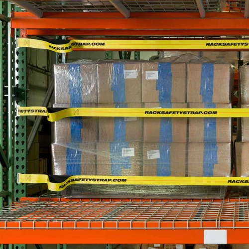 Pallet racking with three safety straps