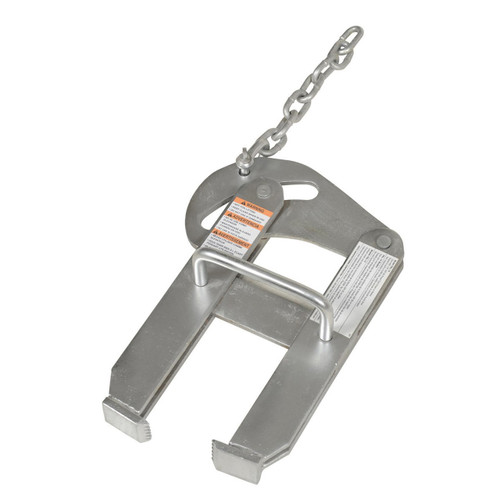 Cam action pallet puller includes handle