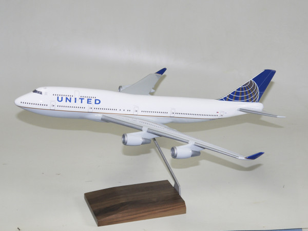 United B747-400