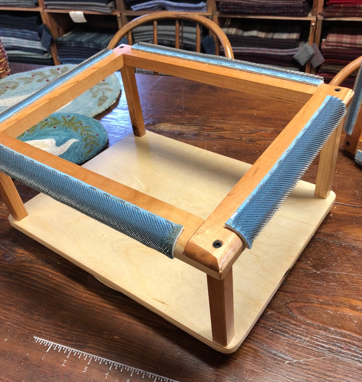 Rug hooking frame with table stand and cover 