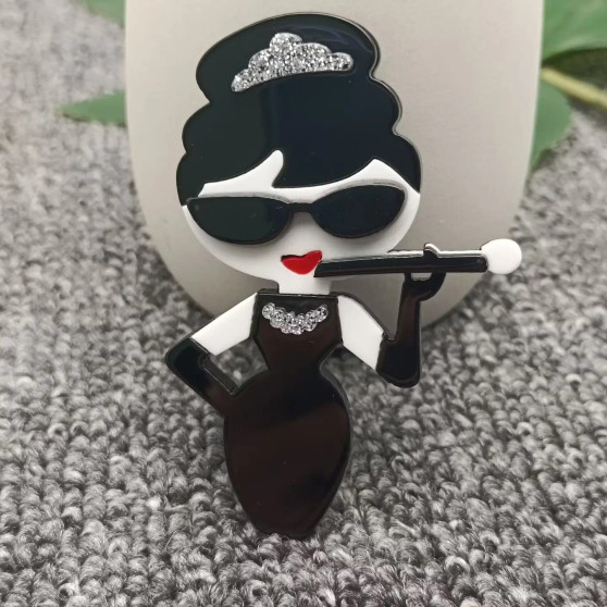 Pin Audrey Hepburn Breakfast At Tiffany’s Acrylic Smoking Black 