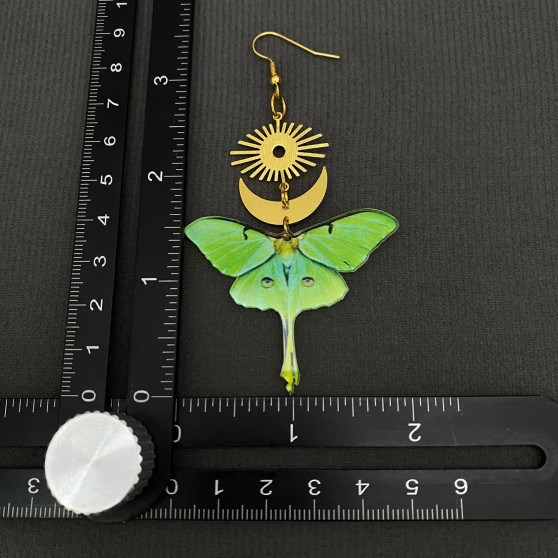 Green Moth Sun Burst Earringa
