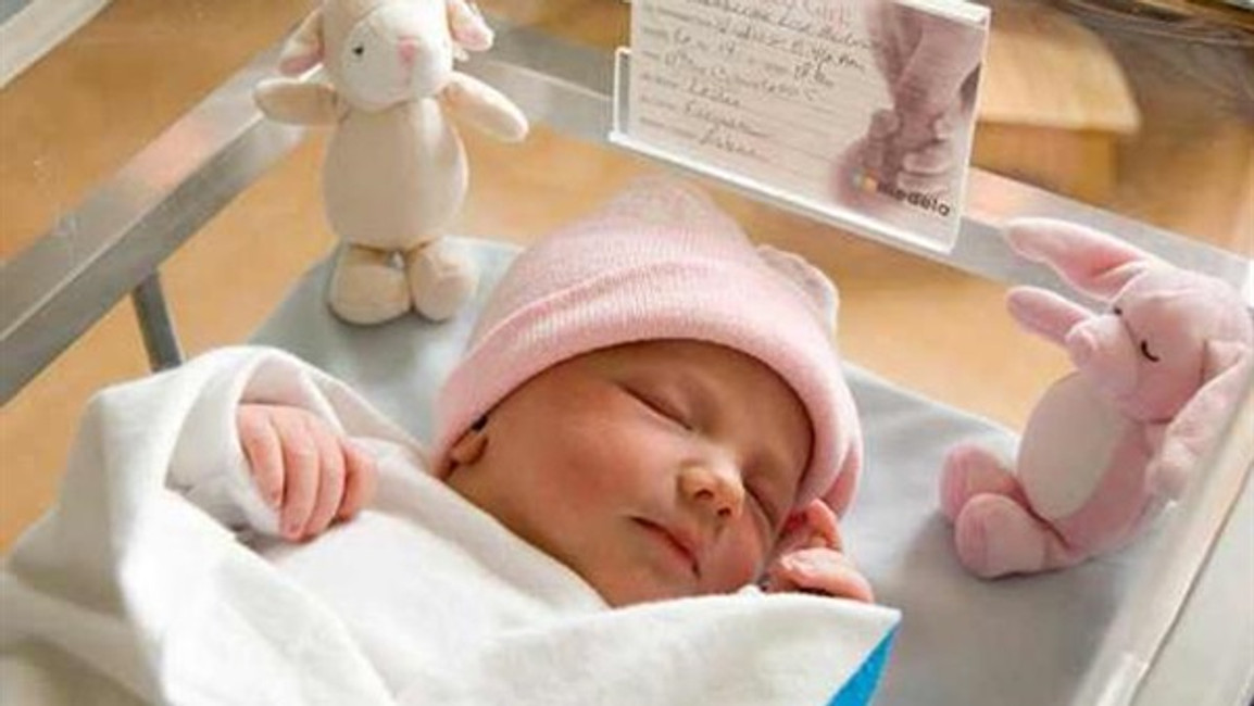10 Tips For Visiting A Newborn In Hospital | Snotty Noses Australia