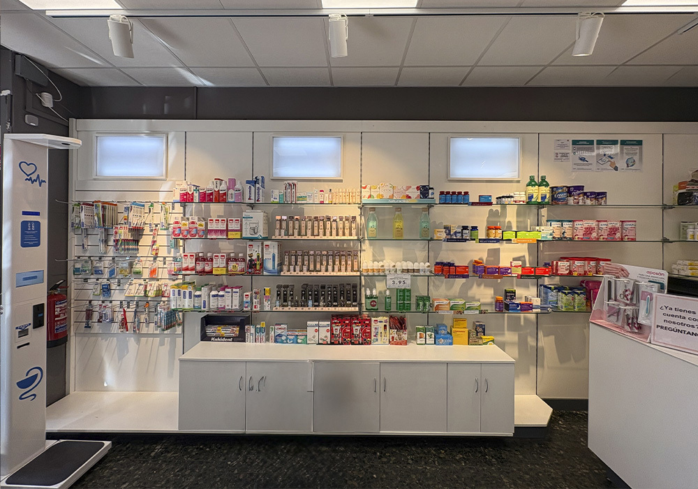 Interior de la Farmacia 33 Diamantes en Villaverde bajo, Madrid