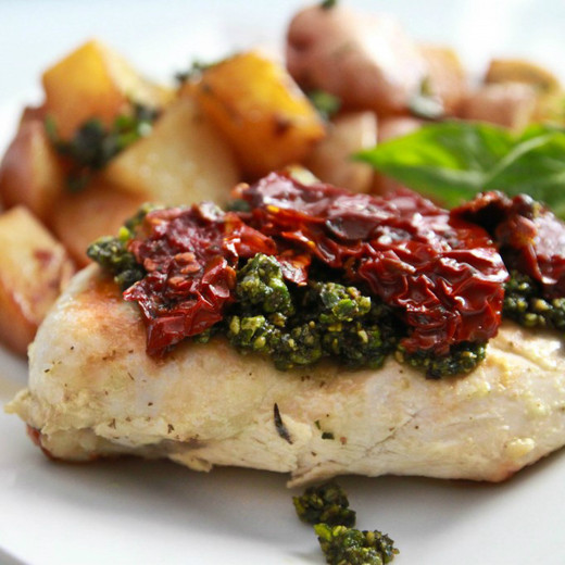 Chicken with Sundried Tomatoes and Pesto