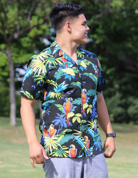 Resort Black Shirt With Parrots Paradise Print
100% Cotton
Coconut shell buttons
Matching left pocket
Color: Black
Sizes: S - 4XL
Made in Hawaii - USA