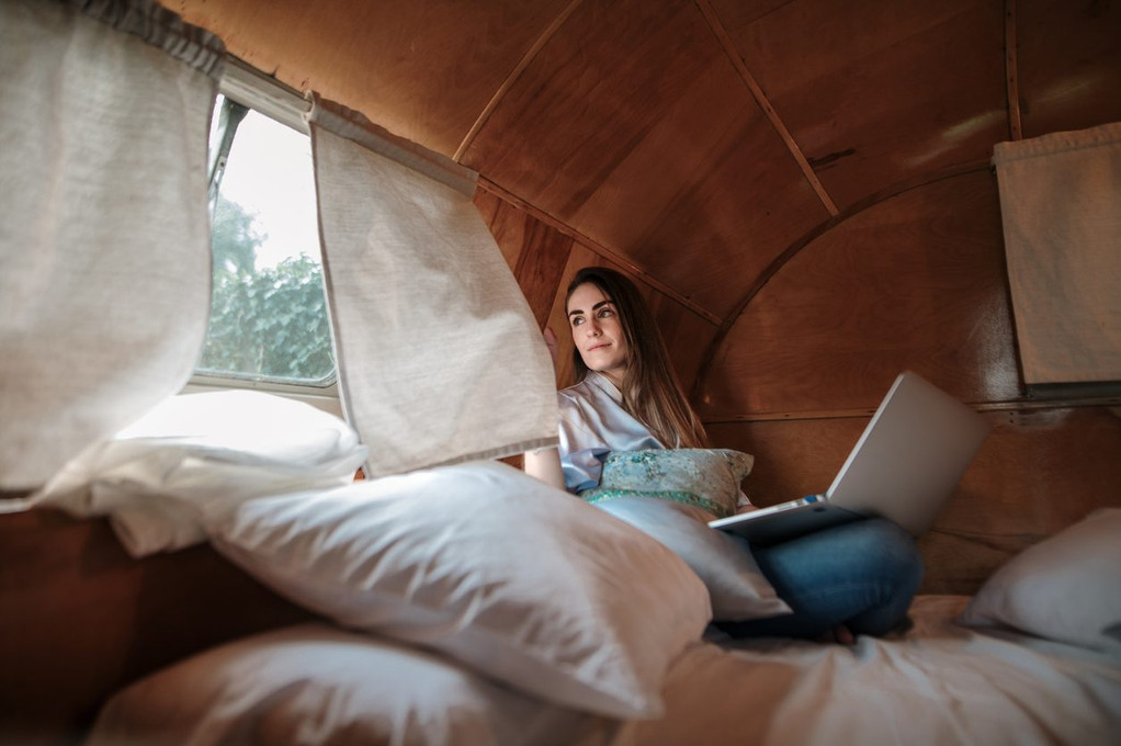 How Can Digital Nomads Secure Strong Internet Connection