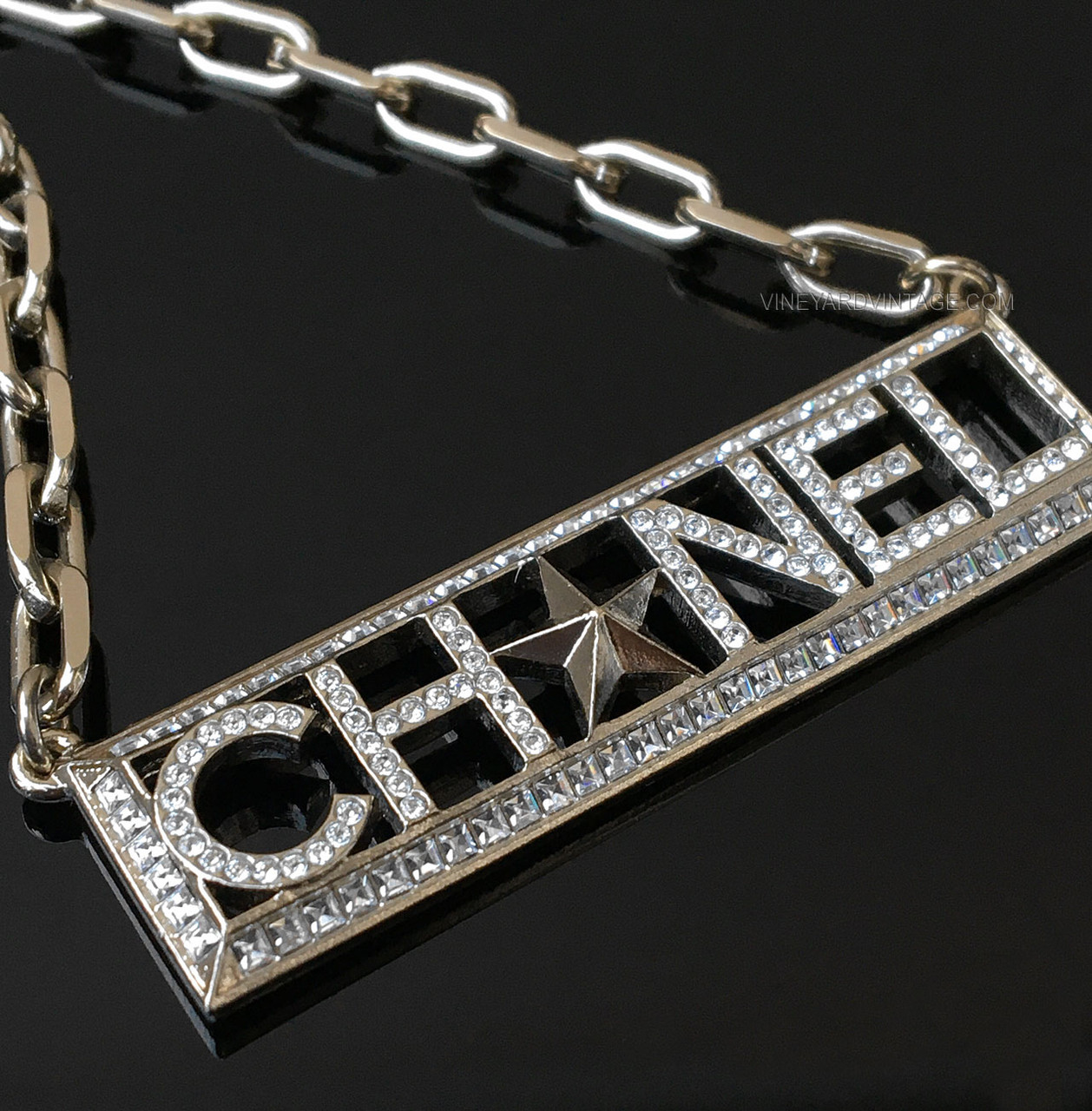 Chanel Star Pendant White/Gold – STYLISHTOP