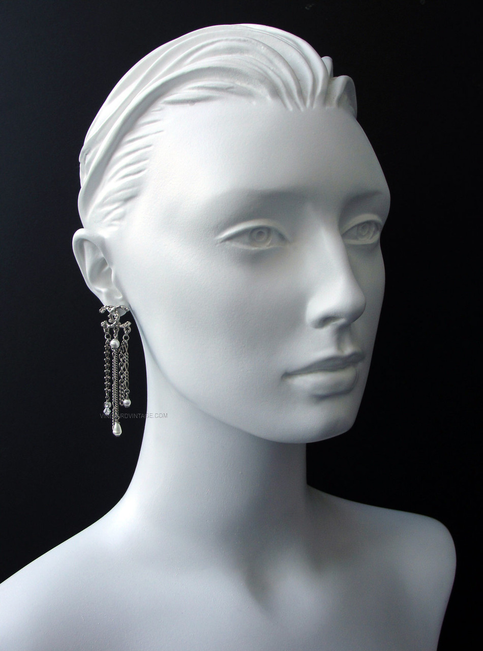 *ラグジュアリー感満載*【CHANEL】Metiers d’art ピアス CHANEL METIERS D'ART CRYSTAL, PEARL & CC LOGO CHANDELIER