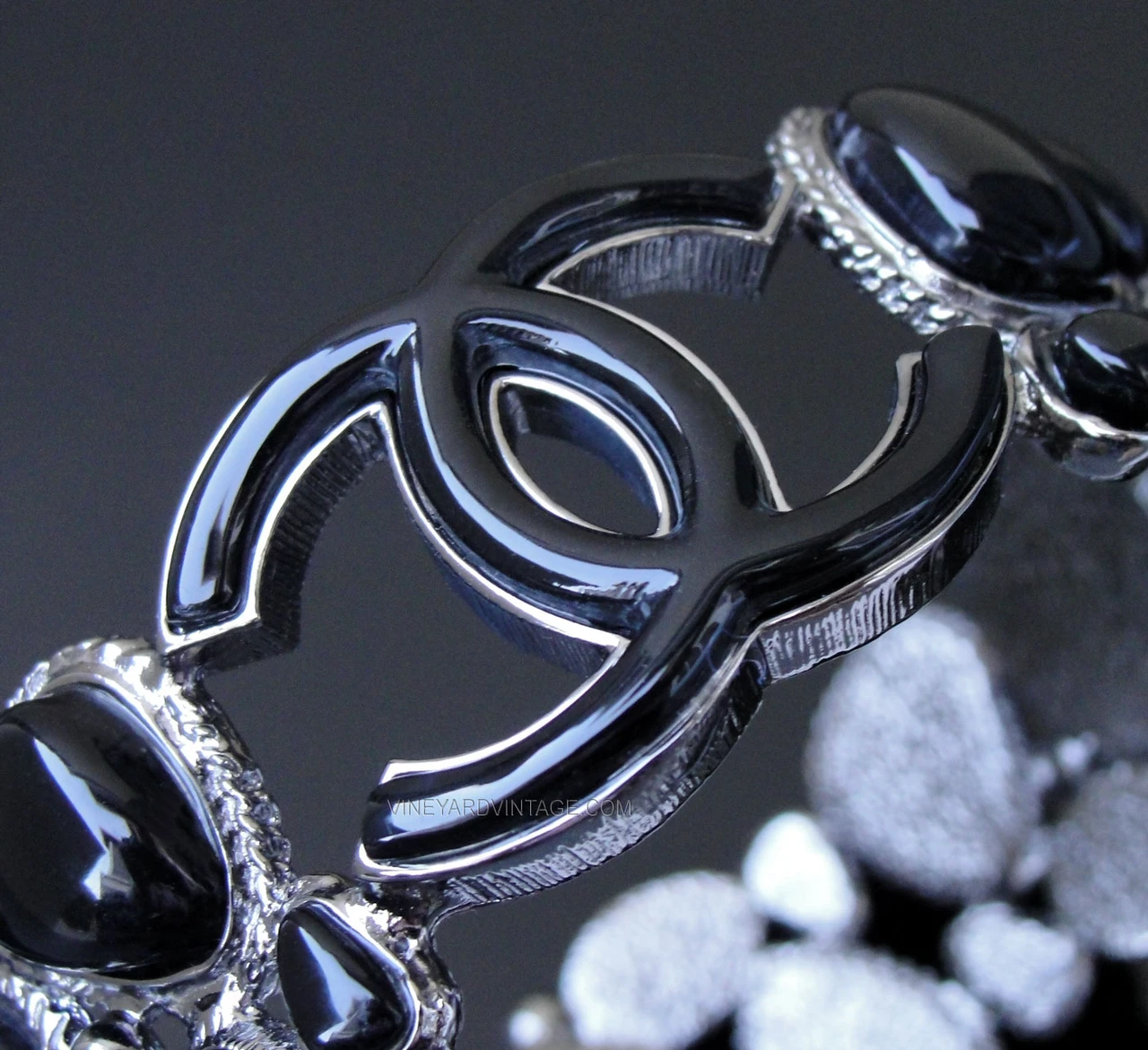 CHANEL BLACK ENAMEL CC LOGO & STEPPING STONE BANGLE