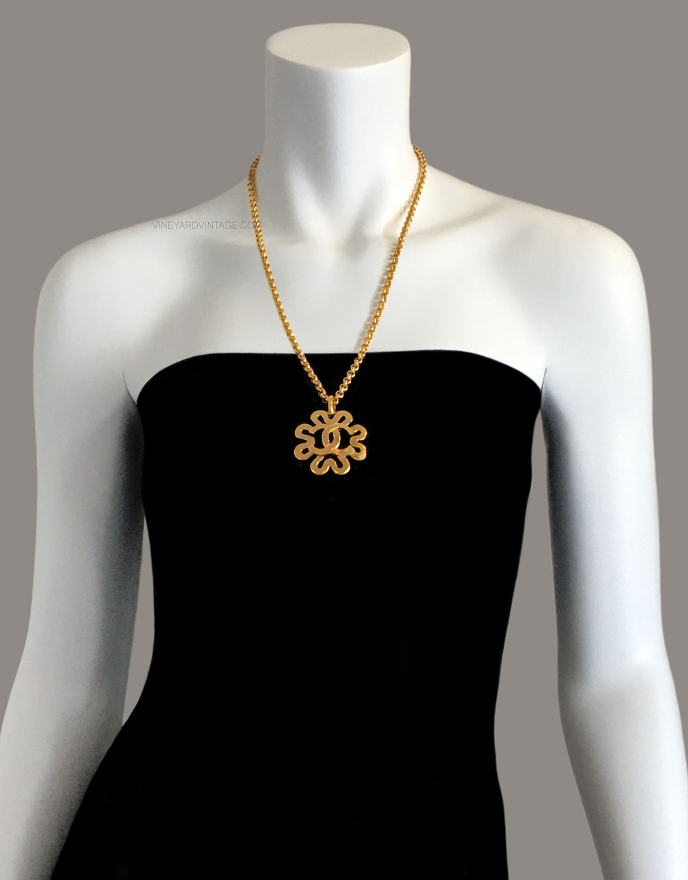 CHANEL 1995 LUCKY CLOVER & CC LOGO NECKLACE