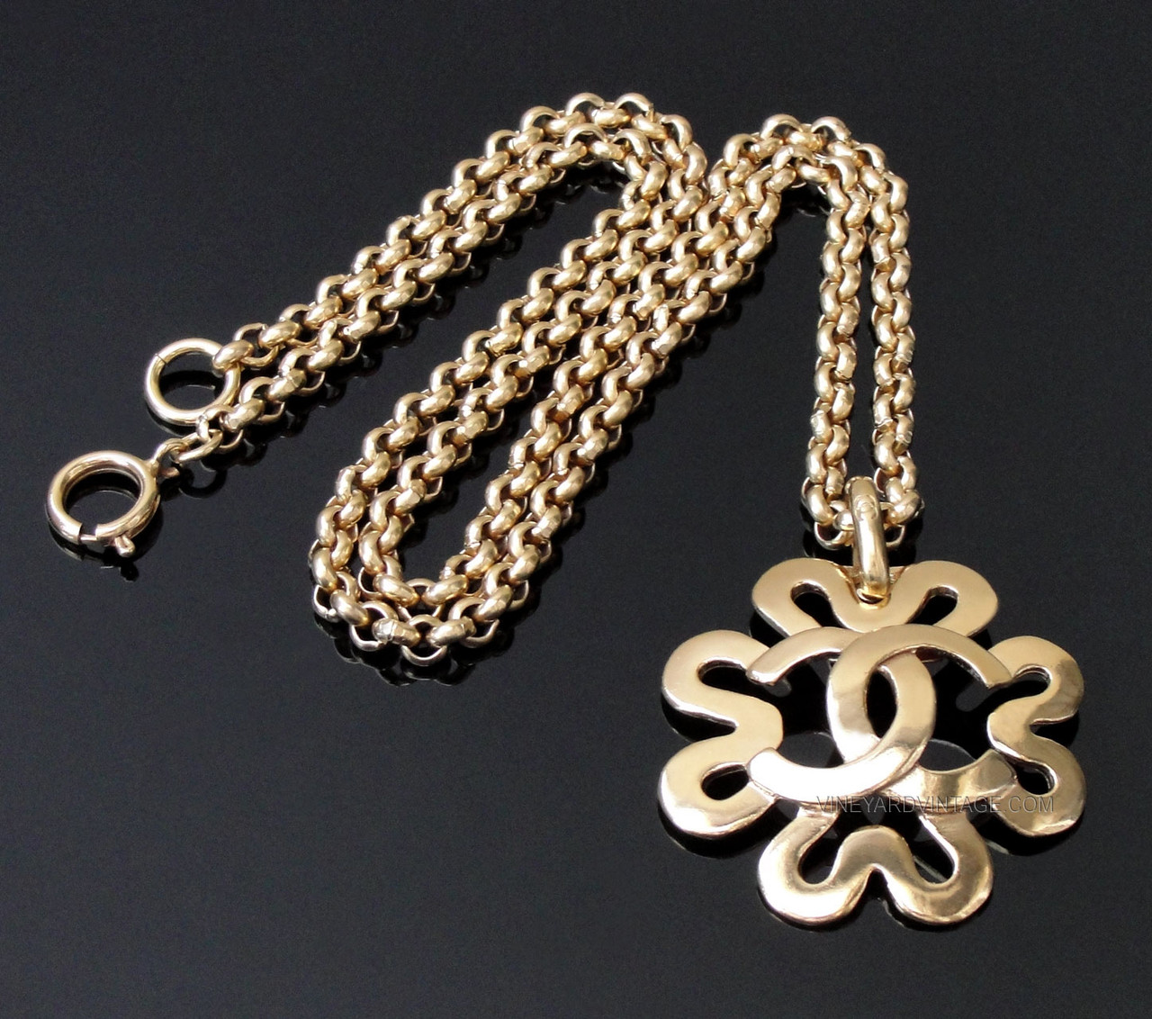 CHANEL 1995 LUCKY CLOVER & CC LOGO NECKLACE