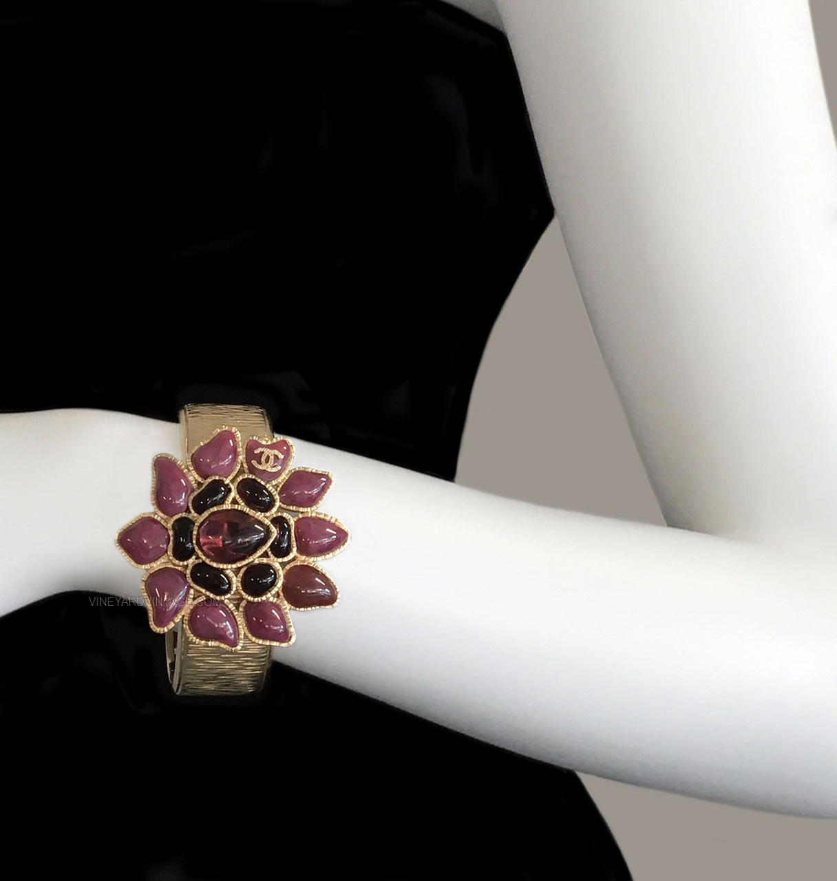 CHANEL PURPLE GRIPOIX POURED GLASS FLOWER CUFF