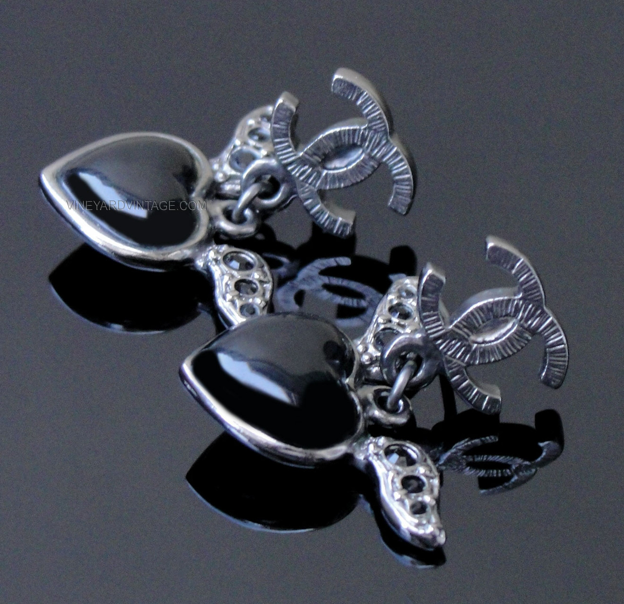 さりげなく輝く★【 CHANEL 】CCロゴ ブローチ エレガントBlack さりげなく輝く☆【 CHANEL 】CCロゴ ブローチ エレガントBlack