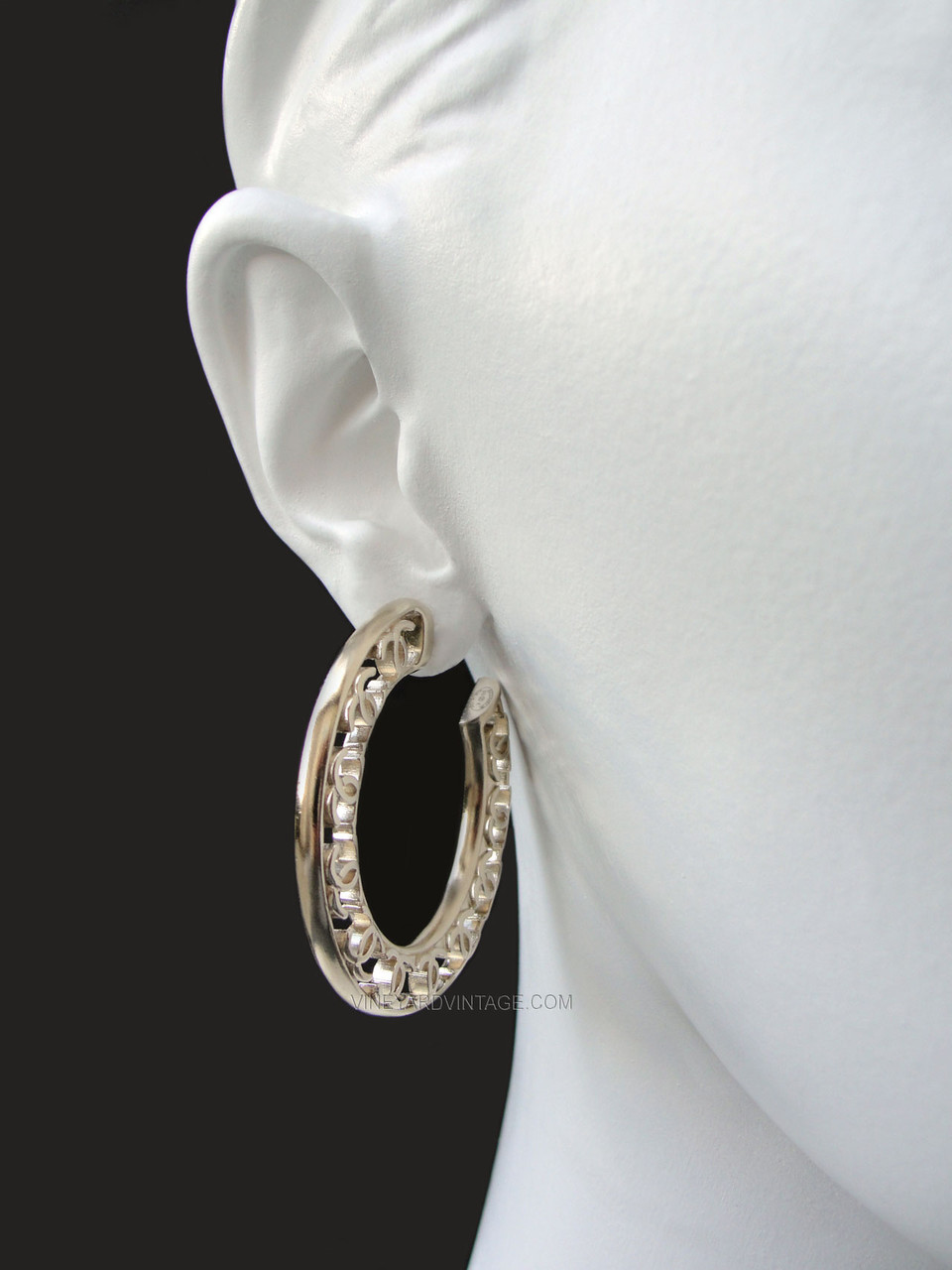 CHANEL OPENWORK CUT OUT CC LOGO MEDIUM HOOP EARRINGS