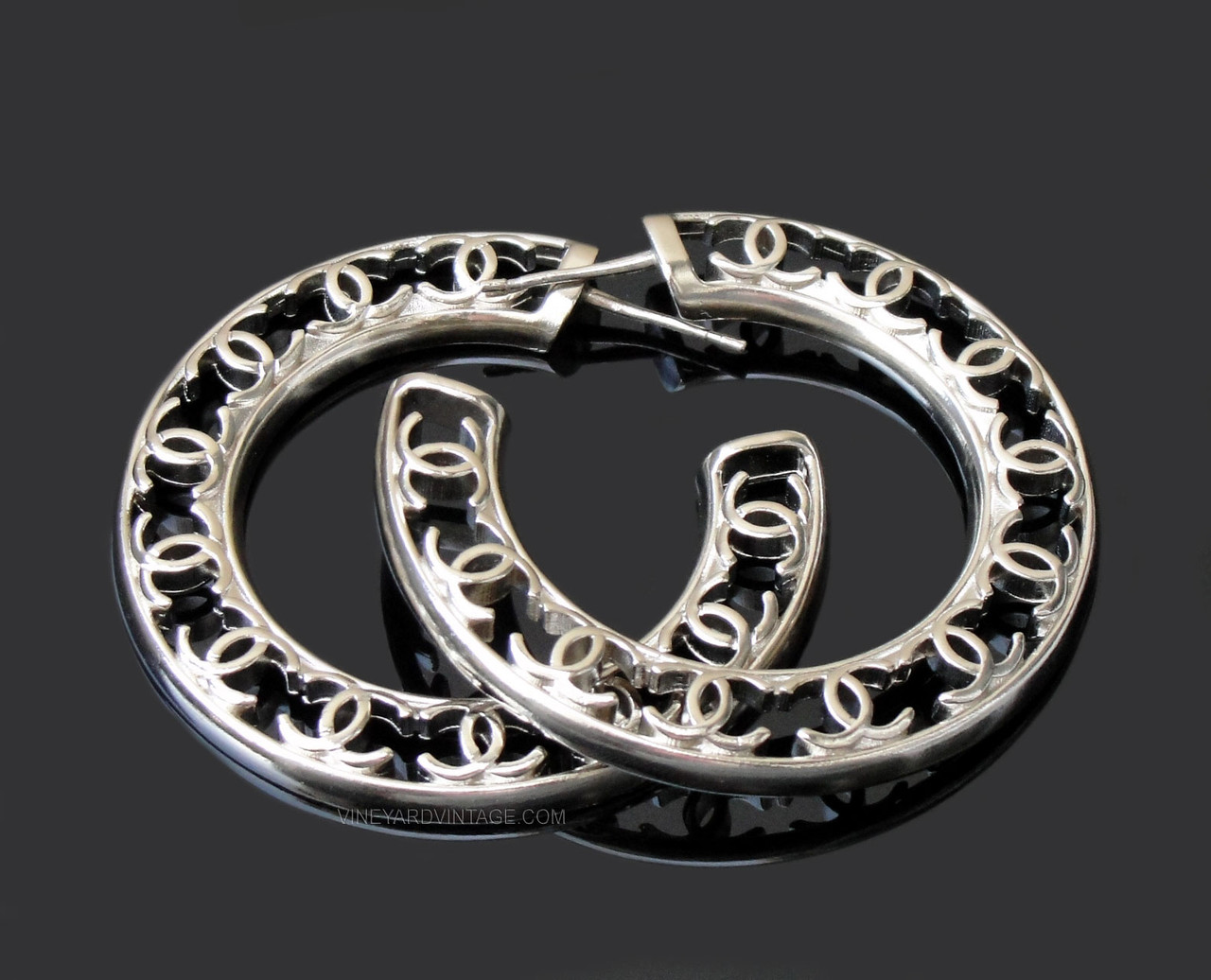 CHANEL OPENWORK CUT OUT CC LOGO MEDIUM HOOP EARRINGS