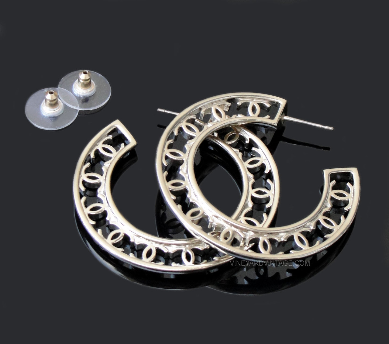 CHANEL OPENWORK CUT OUT CC LOGO MEDIUM HOOP EARRINGS