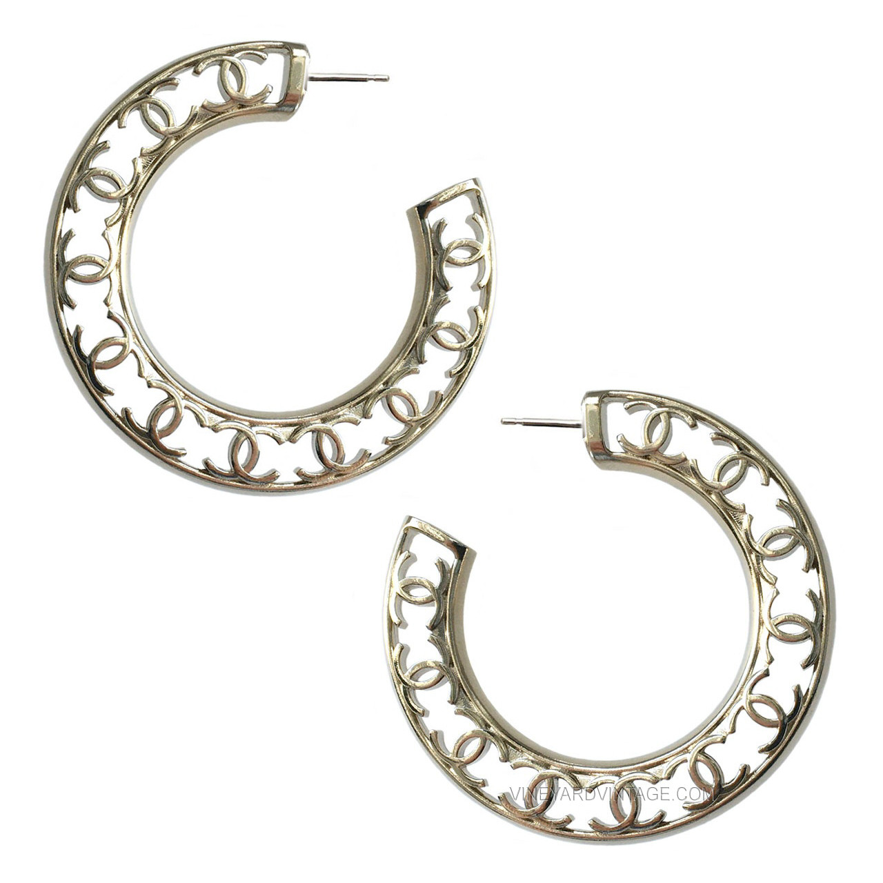 CHANEL オープンワークリング　レア商品 CHANEL OPENWORK CUT OUT CC LOGO MEDIUM HOOP EARRINGS