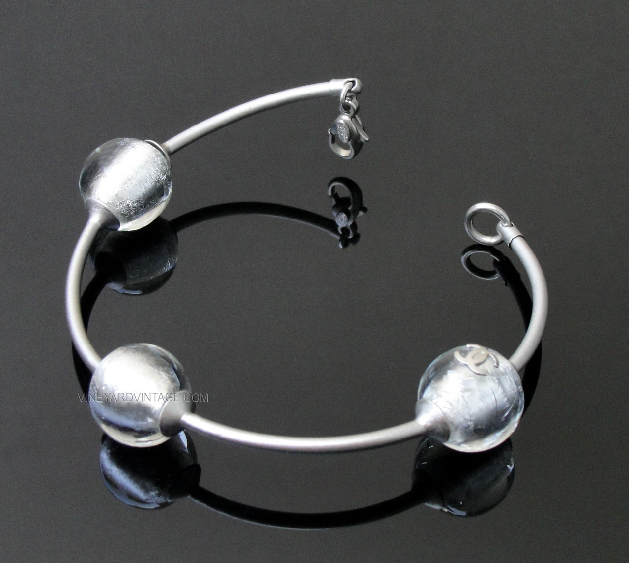 （vintage）CHANEL silver bangle CHANEL VINTAGE GLASS ORB AND CC LOGO BANGLE BRACELET