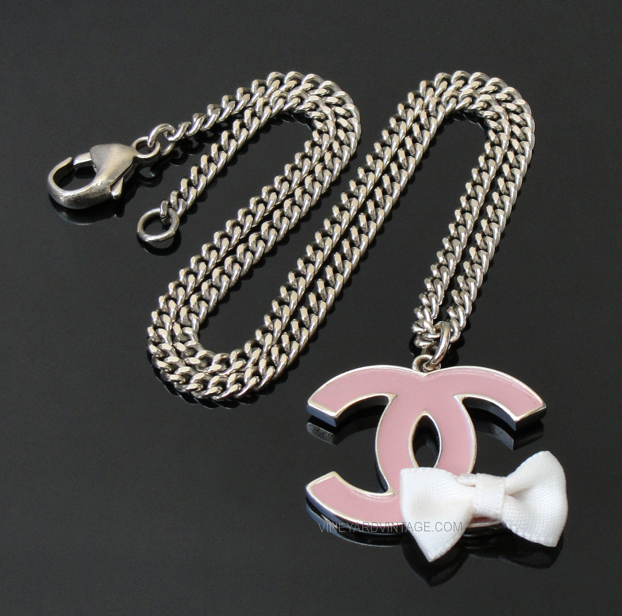 CHANEL CRUISE COLLECTION PINK LOGO & BOW NECKLACE