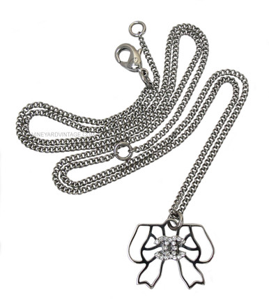 リボンとロゴ★CHANEL ピアス Silver Rhinestone Bow リボンとロゴ☆CHANEL ピアス Silver Rhinestone Bow