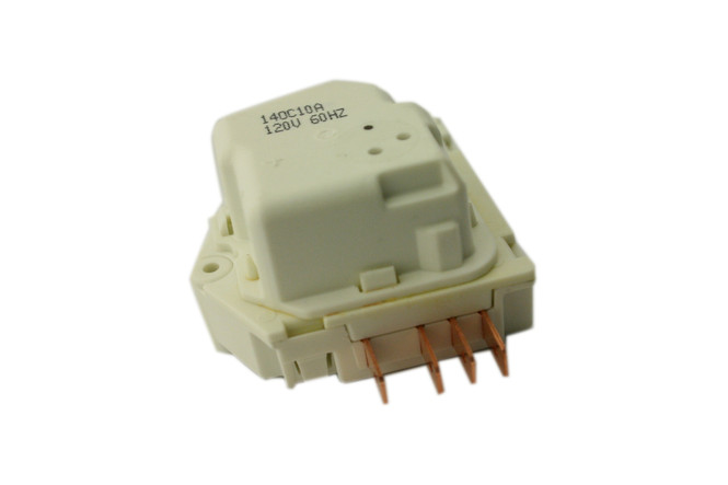 View of the electrical prongs on the True 831971 defrost timer by Invensys (M-182-013-66332)